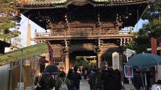 参道から見える画になる建築物