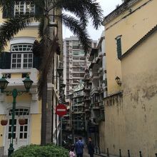 周りも風情ある街並み