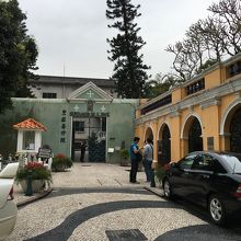 世界遺産に囲まれている