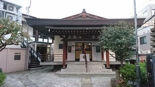 神楽坂上の小さなお寺