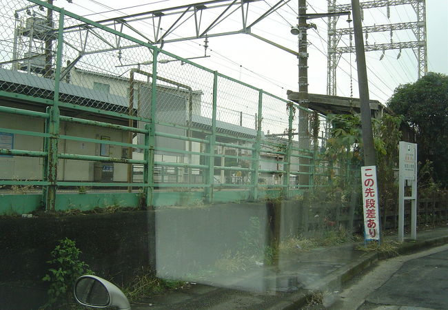 無人駅　休日は閑散です。