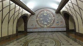 新しいきれいな地下鉄