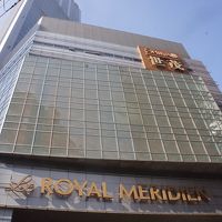 入り口がわかりにくいです。10階までは商業施設の為