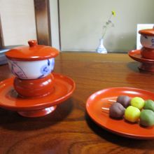 入浴の後には、個室でお茶と坊ちゃん団子のサービス