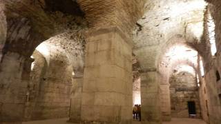 宮殿の地下が見られる