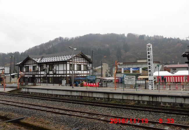 レトロ感覚一杯の駅舎