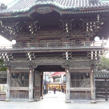 境内から見た二天門