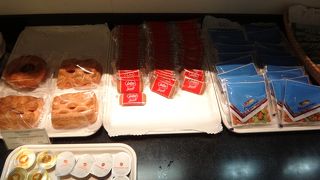 成田国際空港にあるキャセイパシフィック航空の航空会社ラウンジ『ファーストアンドビジネスクラスラウンジ』の口コミ