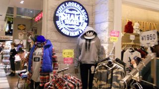 若い女性向けのショップです