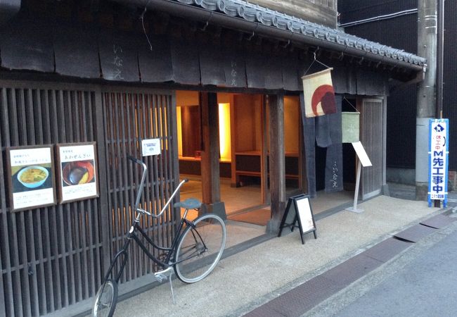 広い空間と美味しいうどん