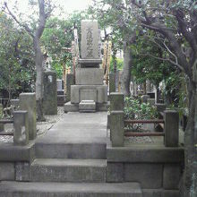 千手院の奥の墓地地区の様子です。ここも緑の樹々が多いです。