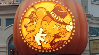 仮装デーでもアトラクションはすいてる