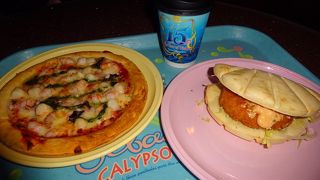 マーメイドラグーンの中のレストラン