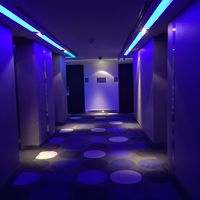 廊下の照明ハデハデ！