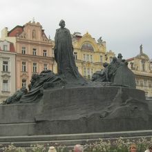 彼は今もこの国を見守っているのです。