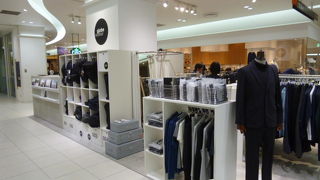 鞄を中心に旅行関連商品を扱っています。