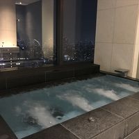 少し狭いジャクジー（プール横