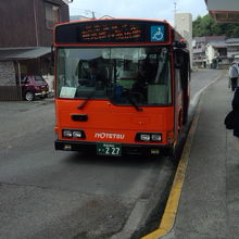 郊外電車の高浜駅から松山観光港に向かう連絡バス