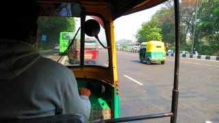 オートリクシャーは自分から声をかける