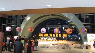 ハロウィンシーズンのウイングベイ小樽