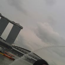 上が船の形のホテル