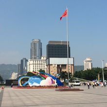 ゴンベイ側。この時期は珠海エアショーのため、オブジェが飾られ