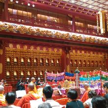 お経を唱和する