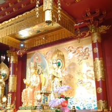 中くらいの仏像