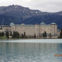 湖に浮かぶホテル