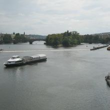 カレル橋からの射撃島の景観です。