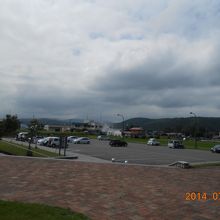 残念ながら、雲が厚く。駐車場広いです。