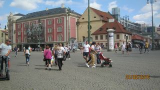 市民会館の東側にある広場です。