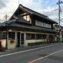 日本家屋を改装した外観