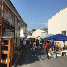 路地裏にも露店が