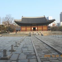 韓国歴史ドラマで見る風景と同じですね。
