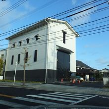 この建物が目立っています。