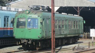 ミドリ色の電車を発見