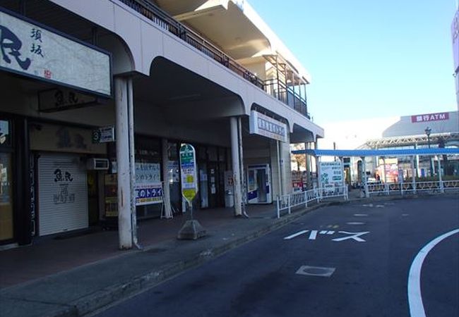 また、駅前には、大型スーパーも有って、大変便利な駅となっています。