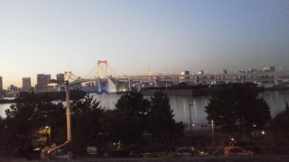 海を眺めて休憩しながらの買い物と食事