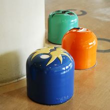 川崎市民ミュージアムに置かれた岡本太郎の椅子