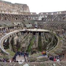 内部を見下ろす全体の見える場所です