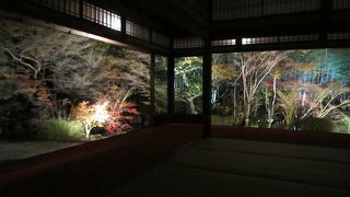 時間帯を選ぶと、人が少なくてよい。