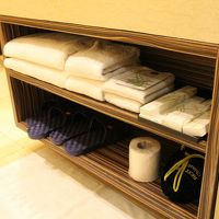 洗面台下に収納されたタオルなど