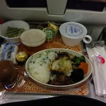 機内食です。美味しいです。　ニューギニア航空PX055便