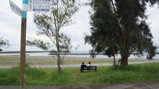 海岸沿いに遊歩道があって