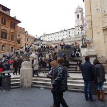 広場と階段です