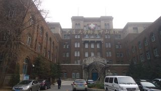 ドラマや映画のワンシーンに出てきそうな病院