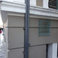 入口は地下一階です。