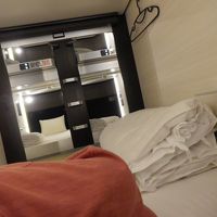 カプセル内　ピンク色の部屋着を貸してくれます