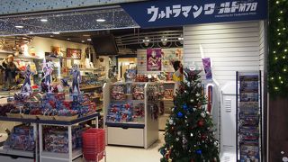 歴代のウルトラマンがいる